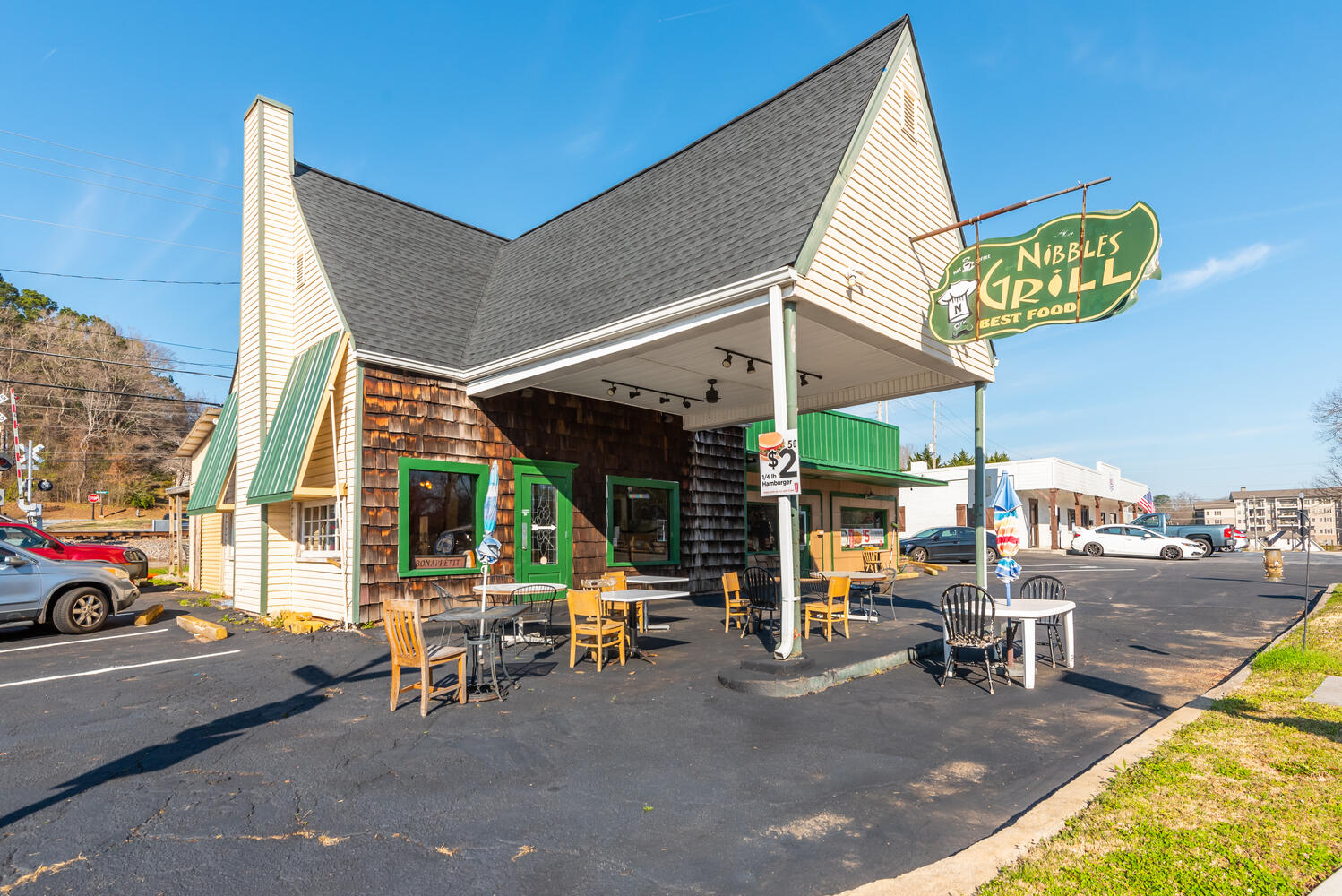 SOLD 4628 S. Main Street, Acworth, GA 30101 NIBBLES GRILL COMMERCIAL BUILDING The